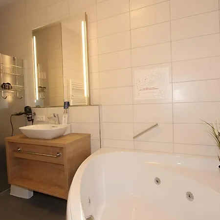 Auszeit Am Lift I Direkt An Der Skipiste I Whirlpool-wanne I Tiefgaragenstellplatz I 2min Zum Wanderweg * Feldberg (Baden-Wurttemberg)